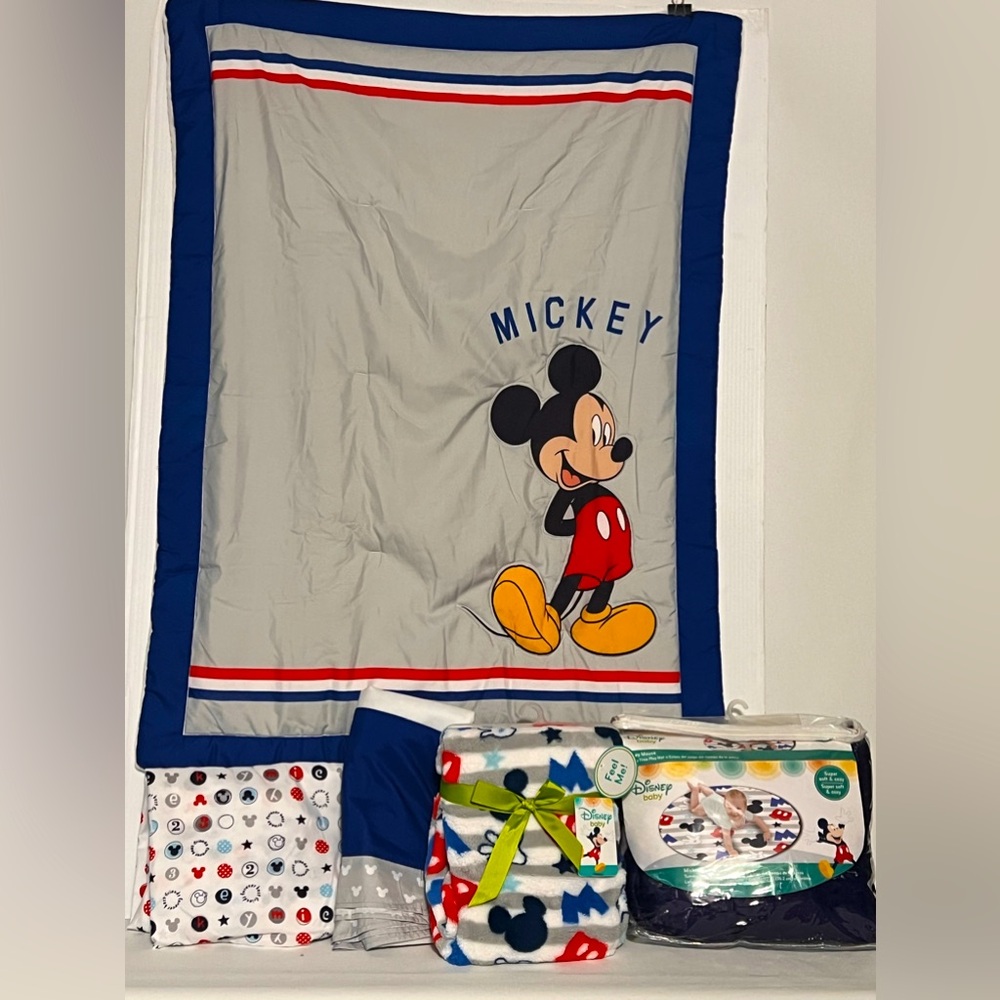 Disney Mickey mouse 5 piece baby crib bedding set read description